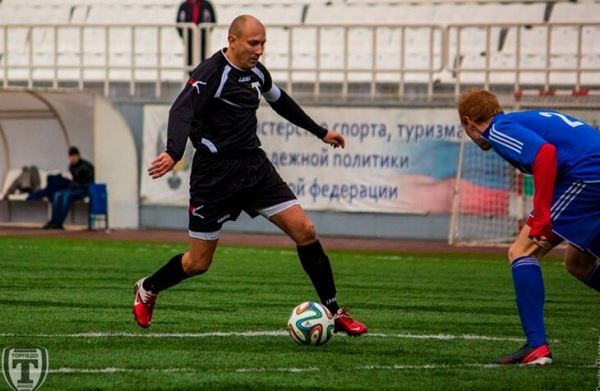 «Другие футболисты работают, а я просто кайфую». Русский форвард снова забил спустя 15 лет – в 44 года!