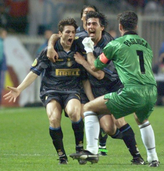 Трех команд от Италии в финалах еврокубков не было с 1998-го. Время великого Роналдо в «Интере», Зидана – в «Юве», Манчини – в «Лацио»