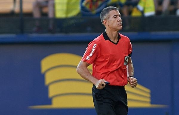 Уволен судья ВАР с матча «Валенсия» – «Реал». Он не показал главному арбитру удушающий прием на Винисиусе