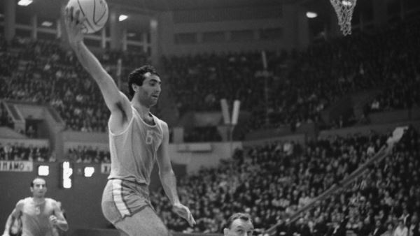 Олимпийского чемпиона в составе сборной СССР Саканделидзе ввели в баскетбольный Зал славы