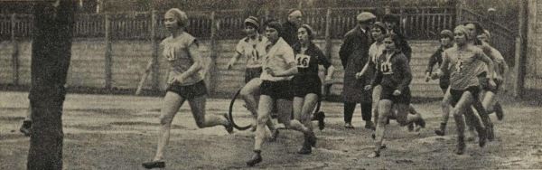 Самый красивый стадион Москвы начала ХХ века. Был расположен в сосновой роще, выделялся уютной башенкой