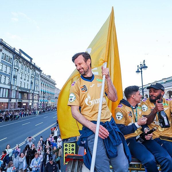«Зениту» вручили кубок! Вся красота награждения и чемпионского парада 🏆