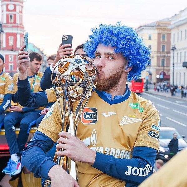 «Зениту» вручили кубок! Вся красота награждения и чемпионского парада 🏆