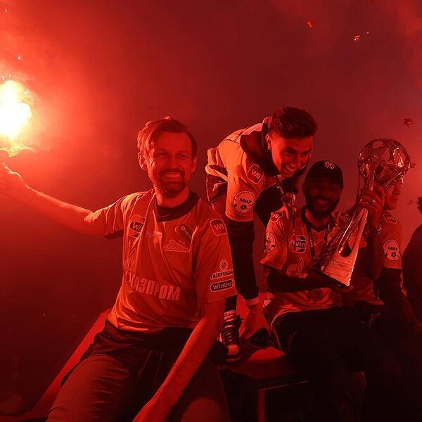 «Зениту» вручили кубок! Вся красота награждения и чемпионского парада 🏆