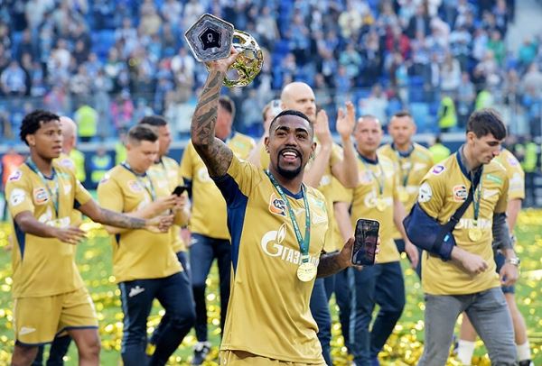 «Зениту» вручили кубок! Вся красота награждения и чемпионского парада 🏆
