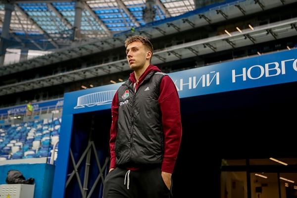 «Я не хочу юношеской жизни». Каково в 19 играть за основу «Локо»: Погостнов помолвлен, отдыхает в родном селе и откладывает зарплату на дом