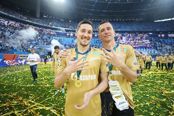 «Зениту» вручили кубок! Вся красота награждения и чемпионского парада 🏆