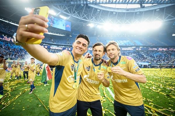 «Зениту» вручили кубок! Вся красота награждения и чемпионского парада 🏆