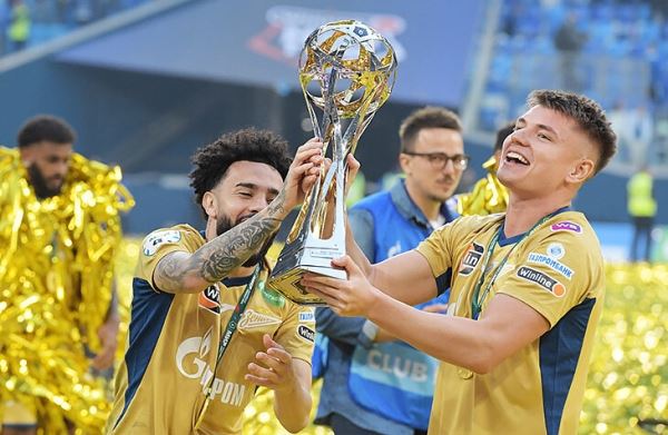 «Зениту» вручили кубок! Вся красота награждения и чемпионского парада 🏆