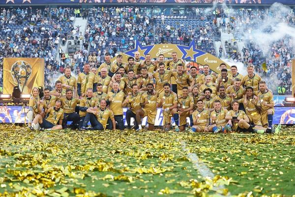 «Зениту» вручили кубок! Вся красота награждения и чемпионского парада 🏆
