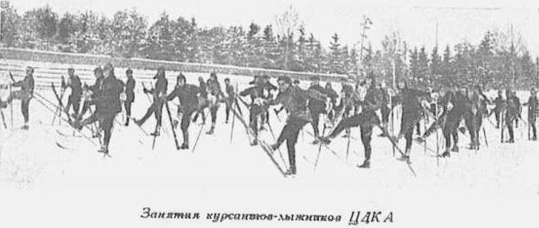 Самый красивый стадион Москвы начала ХХ века. Был расположен в сосновой роще, выделялся уютной башенкой