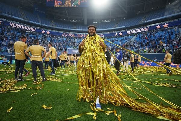 «Зениту» вручили кубок! Вся красота награждения и чемпионского парада 🏆