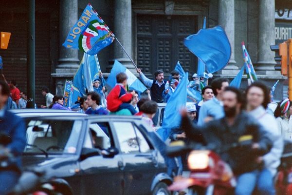 День, когда «Наполи» праздновал первое чемпионство в истории клуба. Как отмечали Марадона и город?
