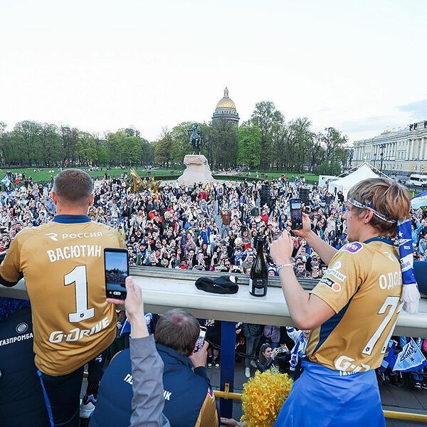 «Зениту» вручили кубок! Вся красота награждения и чемпионского парада 🏆