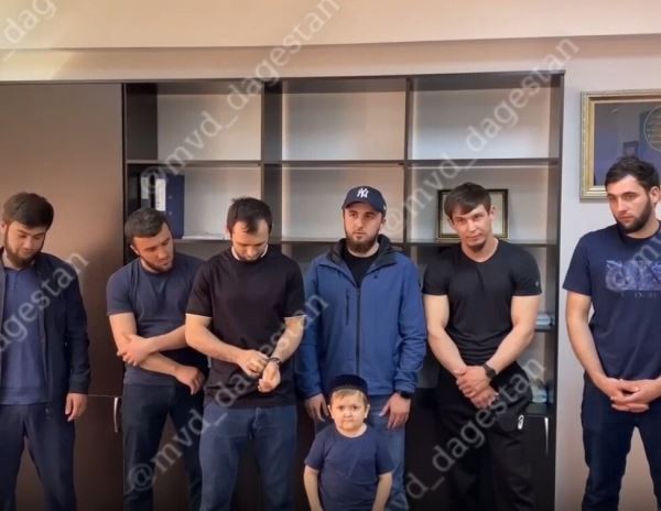 Внезапно Хасбик на баннере «Севильи»! У фанатов есть даже стикер, где они вдвоем с Марадоной