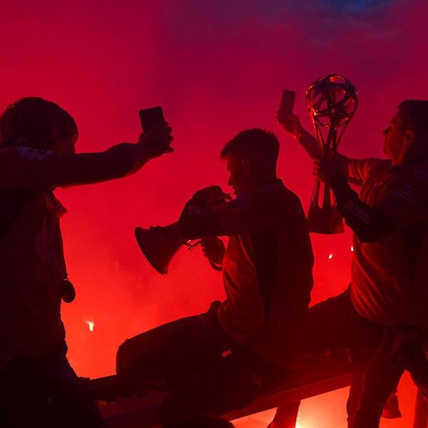 «Зениту» вручили кубок! Вся красота награждения и чемпионского парада 🏆