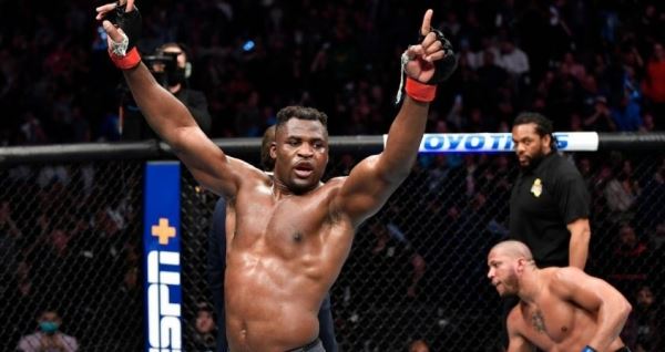 Фрэнсис Нганну подписан в PFL