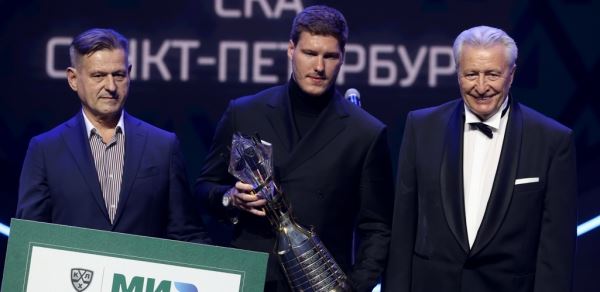 «Хотел бы сыграть в сборной КХЛ!». Обладатели наград – о церемонии закрытия сезона: Новости | Континентальная Хоккейная Лига (КХЛ)